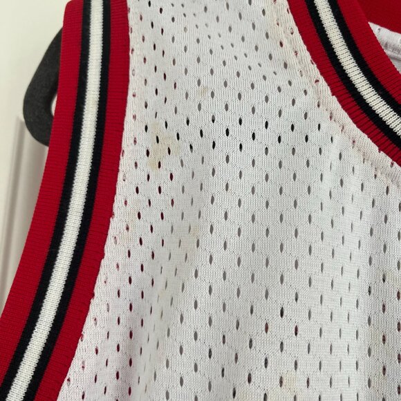 Michael Jordan team jersey - Picture 3 of 9